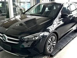 Schwarz Gebraucht 2021 Mercedes B200 Progressive Van / Kleinbus | 22.790 € (Superpreis)
