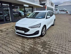 Frostweiß Gebraucht 2023 Ford Focus Titanium Kombi | 22.900 € (Guter Preis)