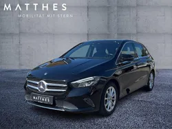 Schwarz Gebraucht 2020 Mercedes B200 Van / Kleinbus | 24.226 € (Fairer Preis)