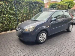 Grau Gebraucht 2008 Ford Fiesta Ambiente Kleinwagen | 1.950 € (Fairer Preis)