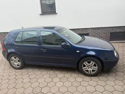 Blau Gebraucht 2003 VW Golf IV Kleinwagen | 1.600 € (Fairer Preis)