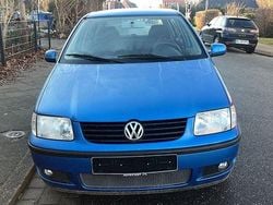 Blau Gebraucht 2000 VW Polo Conceptline Limousine | 1.200 € (Fairer Preis)