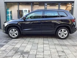 Schwarz Gebraucht 2024 Skoda Karoq Drive SUV | 35.950 € (Fairer Preis)