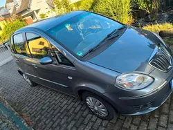 Grau Gebraucht 2008 Lancia Musa Van / Kleinbus | 1.600 € (Guter Preis)