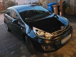 Schwarz Gebraucht 2014 Kia Rio FIFA World Cup Edition Kleinwagen | 5.500 € (Fairer Preis)