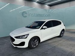 Weiß Gebraucht 2024 Ford Focus Limousine | 23.499 € (Guter Preis)