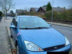 Blau Gebraucht 2002 Ford Focus Limousine | 900 € (Guter Preis)