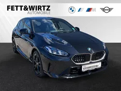 Saphirschwarz metallic Gebraucht 2024 BMW 120 M Sport Kleinwagen | 35.890 € (Guter Preis)