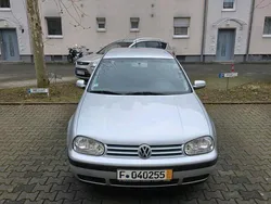 Grau Gebraucht 2002 VW Golf IV Kleinwagen | 1.500 € (Fairer Preis)