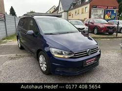 Blau Gebraucht 2017 VW Touran Comfortline Van / Kleinbus | 11.990 € (Guter Preis)