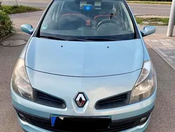 Blau Gebraucht 2009 Renault Clio II Kleinwagen | 2.500 €
