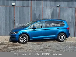 Blau Gebraucht 2016 VW Touran Comfortline Van / Kleinbus | 13.980 € (Teuer)
