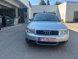 Grau Gebraucht 2001 Audi A4 Limousine | 550 €
