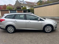 Grau Gebraucht 2017 Ford Focus Kombi | 9.000 € (Fairer Preis)