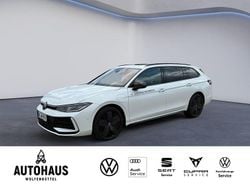 Oryxweiß perlmutteffekt Gebraucht 2024 VW Passat R-line Kombi | 43.940 € (Guter Preis)