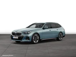 Grün Gebraucht 2024 BMW 520 Kombi | 53.600 € (Guter Preis)