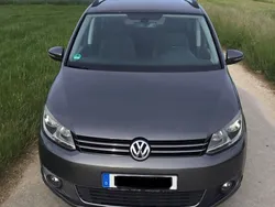 Grau Gebraucht 2010 VW Touran Comfortline Van / Kleinbus | 9.200 €