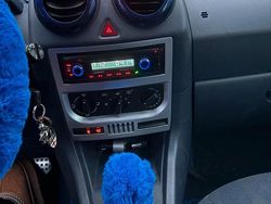 Blau Gebraucht 2004 Peugeot 1007 Van / Kleinbus | 1.500 €