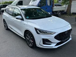Weiß Gebraucht 2023 Ford Focus ST-Line Limousine | 19.999 € (Superpreis)