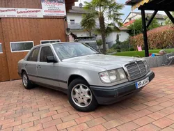 Silber Gebraucht 1987 Mercedes E260 Limousine | 4.100 €