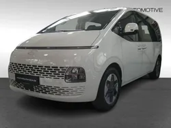 Weiß creamy white / sol Gebraucht 2024 Hyundai Staria Trend Van | 45.990 €