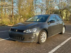 Grau Gebraucht 2015 VW Golf VII LOUNGE Limousine | 10.250 € (Guter Preis)