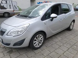Silber Gebraucht 2013 Opel Meriva Van / Kleinbus | 4.990 € (Guter Preis)