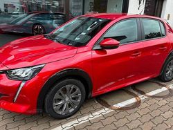 Rot Gebraucht 2021 Peugeot e-208 Active Kleinwagen | 15.475 € (Etwas zu teuer)