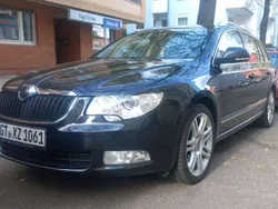 Schwarz Gebraucht 2012 Skoda Superb Elegance Kombi | 8.200 € (Fairer Preis)