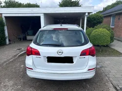Weiß Gebraucht 2012 Opel Astra Kombi | 4.000 € (Guter Preis)