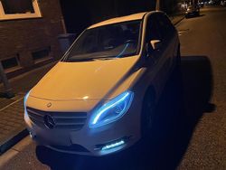 Weiß Gebraucht 2012 Mercedes B180 Van / Kleinbus | 9.700 €