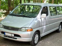 Silber Gebraucht 2006 Toyota HiAce Basis Van / Kleinbus | 10.500 € (Teuer)