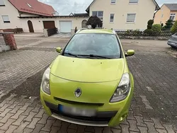 Grün Gebraucht 2009 Renault Clio GrandTour Kombi | 1.900 €