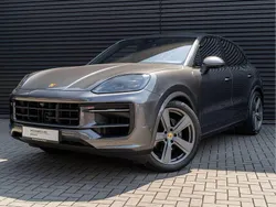 Grau Gebraucht 2023 Porsche Cayenne SUV | 93.900 €