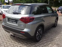 Galactic/cosmic black pearl metallic Gebraucht 2021 Suzuki Vitara Comfort+ SUV | 19.790 €