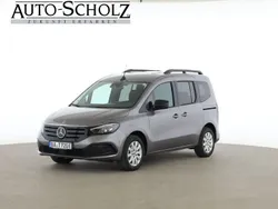Grau Gebraucht 2023 Mercedes EQT200 Van / Kleinbus | 32.900 € (Teuer)
