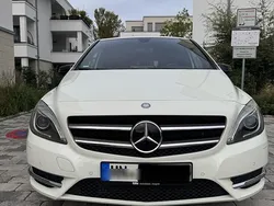 Weiß Gebraucht 2012 Mercedes B180 Van / Kleinbus | 11.890 € (Etwas zu teuer)