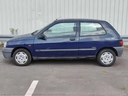Blau Gebraucht 1997 Renault Clio Campus Limousine | 400 €
