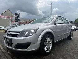 Silber Gebraucht 2006 Opel Astra Edition+ Limousine | 3.900 € (Etwas zu teuer)