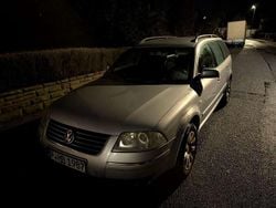 Silber Gebraucht 2002 VW Passat Highline Kombi | 800 € (Superpreis)