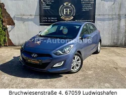 Grau Gebraucht 2013 Hyundai i30 Style Limousine | 7.999 € (Fairer Preis)