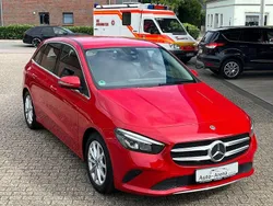 Rot Gebraucht 2019 Mercedes B180 Van / Kleinbus | 14.999 € (Guter Preis)