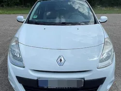 Weiß Gebraucht 2011 Renault Clio III Authentique Limousine | 2.599 € (Guter Preis)