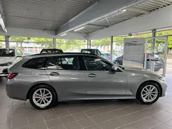Skyscraper grau Gebraucht 2022 BMW 318 Kombi | 26.999 € (Fairer Preis)