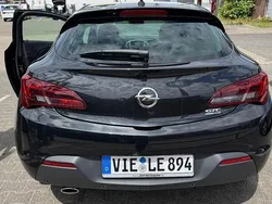 Schwarz Gebraucht 2015 Opel Astra GTC Limousine | 8.200 € (Fairer Preis)
