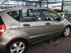 Grau Gebraucht 2004 Mercedes A150 Classic Van / Kleinbus | 4.000 € (Teuer)