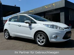 Weiß Gebraucht 2012 Ford Fiesta Titanium Kleinwagen | 4.490 € (Fairer Preis)
