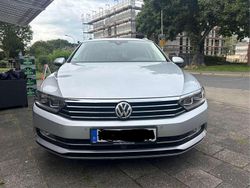 Grau Gebraucht 2019 VW Passat Highline Kombi | 25.000 €