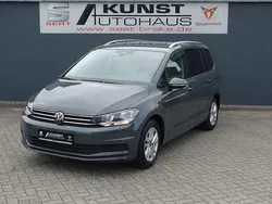 Grau Gebraucht 2024 VW Touran Comfortline Van / Kleinbus | 33.990 € (Fairer Preis)