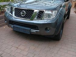 Grau Gebraucht 2010 Nissan Pathfinder SUV | 8.200 €
